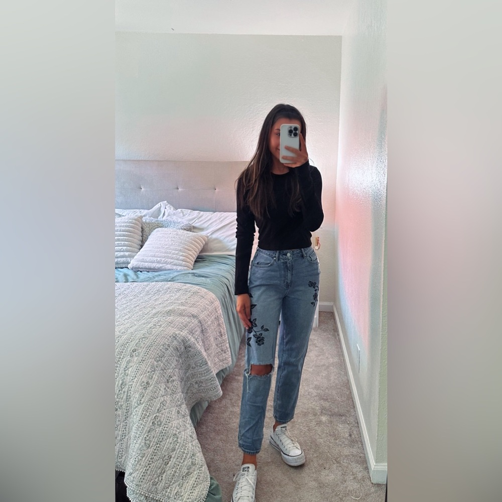 PacSun Embroidered Distressed Mom Jeans